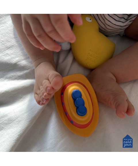 NATURAL RUBBER BATH TOY CHICK