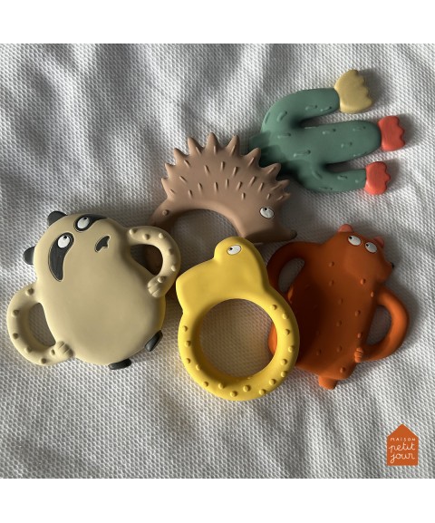 NATURAL RUBBER TEETHER HEDGEHOG