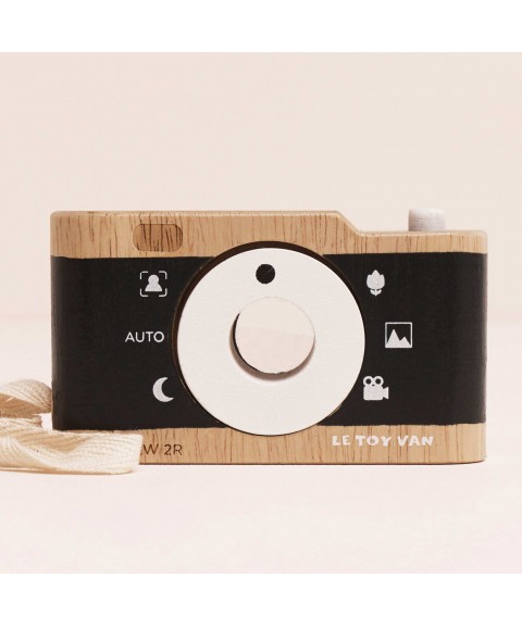 WOODEN RETRO CAMERA