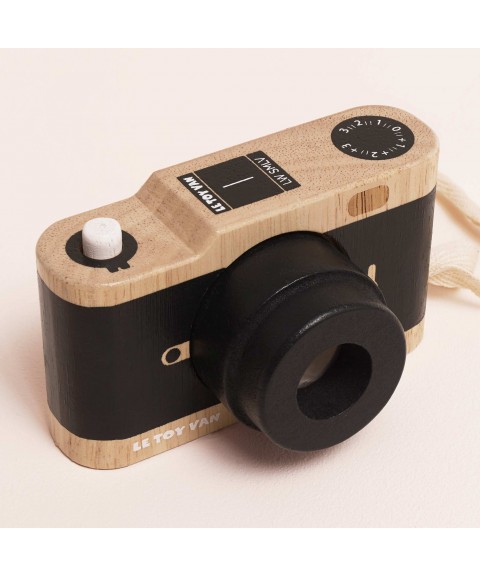WOODEN RETRO CAMERA