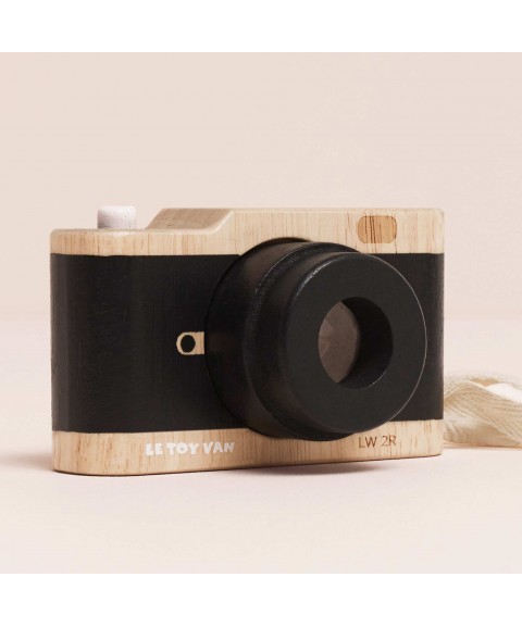 WOODEN RETRO CAMERA