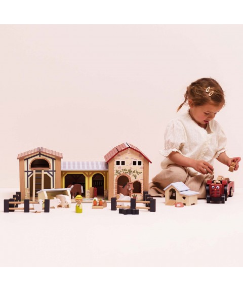 WOODEN FARMYARD STABLES