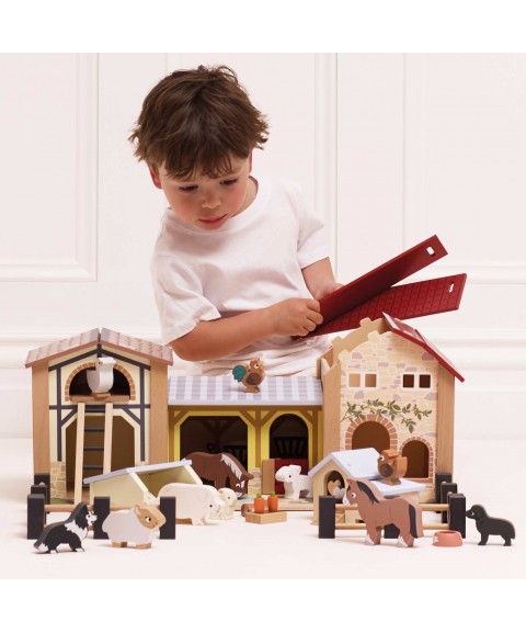 WOODEN FARMYARD STABLES