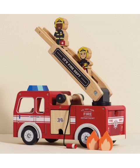CAMION DE POMPIERS AVEC POMPIERS